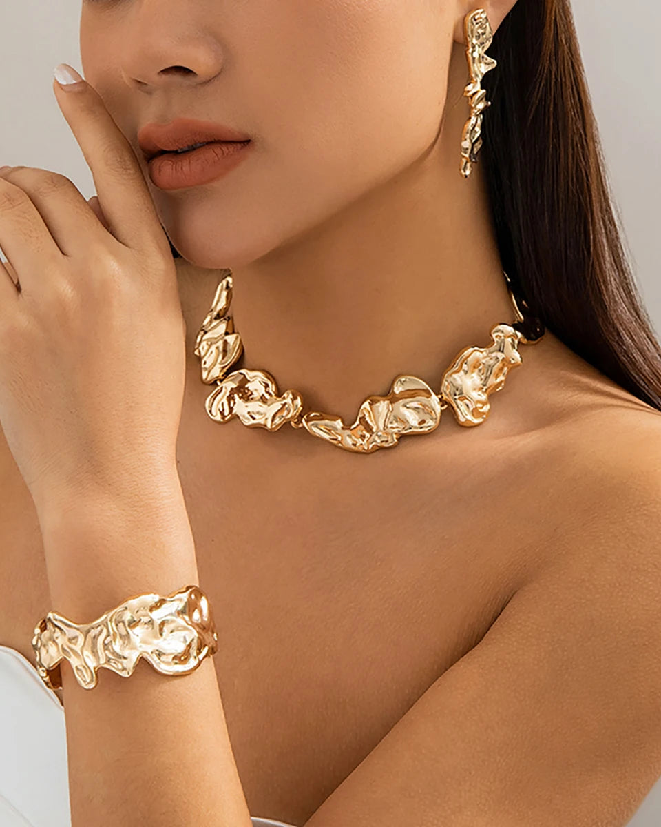 Parure sculpturale en or